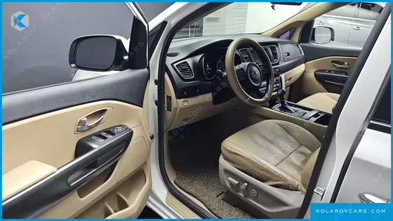 KIA CARNIVAL 9-SEATER LUXURY