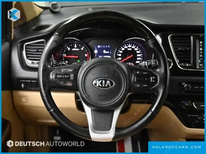 KIA CARNIVAL 7-SEATER HI-LIMOUSINE