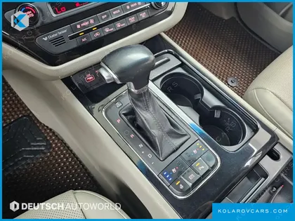 KIA CARNIVAL 9-SEATER PRESTIGE