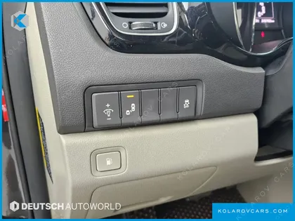 KIA CARNIVAL 9-SEATER PRESTIGE