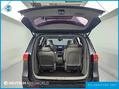 KIA CARNIVAL 9-SEATER PRESTIGE