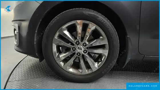 KIA CARNIVAL 9-SEATER NOBLESSE SPECIAL