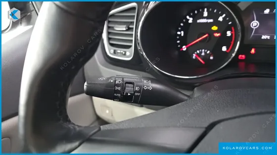 KIA CARNIVAL 9-SEATER PRESTIGE