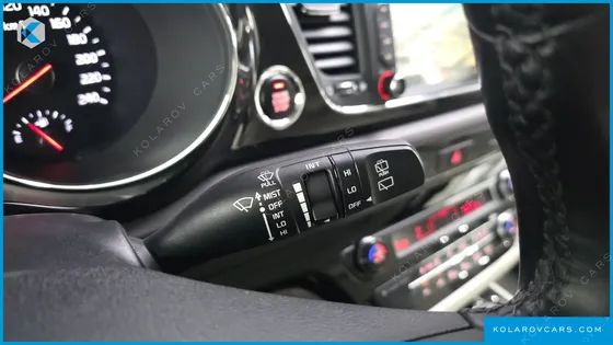KIA CARNIVAL 9-SEATER PRESTIGE