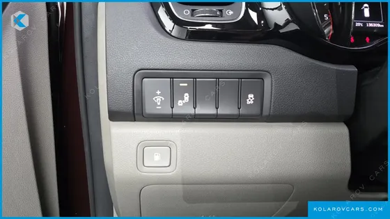 KIA CARNIVAL 9-SEATER PRESTIGE