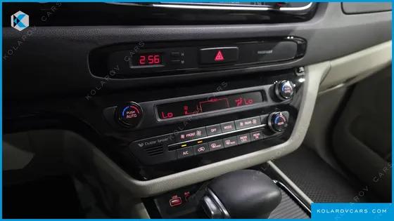 KIA CARNIVAL 9-SEATER PRESTIGE