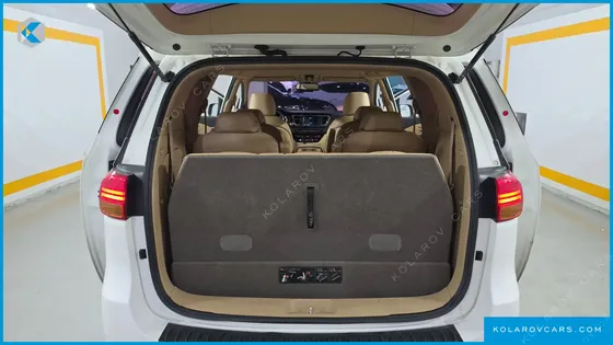 KIA CARNIVAL 9-SEATER LUXURY