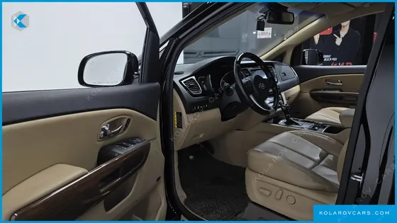 KIA CARNIVAL GASOLINE 7-SEATER HI-LIMOUSINE