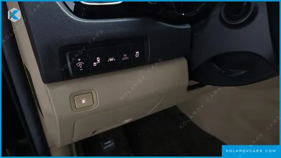 KIA CARNIVAL GASOLINE 7-SEATER HI-LIMOUSINE