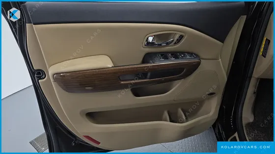 KIA CARNIVAL GASOLINE 7-SEATER HI-LIMOUSINE