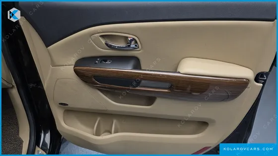 KIA CARNIVAL GASOLINE 7-SEATER HI-LIMOUSINE