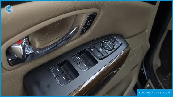 KIA CARNIVAL GASOLINE 7-SEATER HI-LIMOUSINE