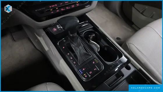 KIA CARNIVAL 7-SEATER LIMOUSINE