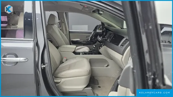 KIA CARNIVAL 7-SEATER LIMOUSINE