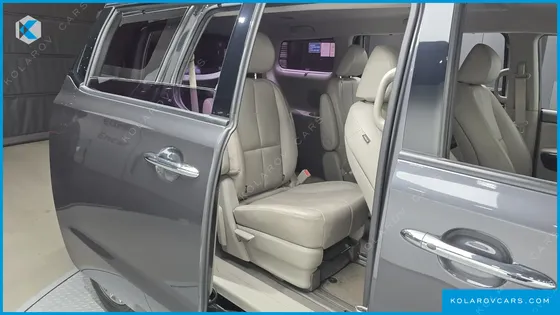 KIA CARNIVAL 7-SEATER LIMOUSINE