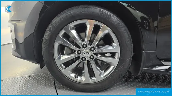 KIA CARNIVAL 9-SEATER NOBLESSE