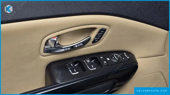 KIA CARNIVAL 9-SEATER NOBLESSE