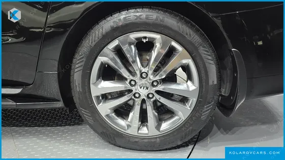 KIA CARNIVAL 9-SEATER NOBLESSE