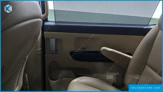 KIA CARNIVAL 9-SEATER NOBLESSE