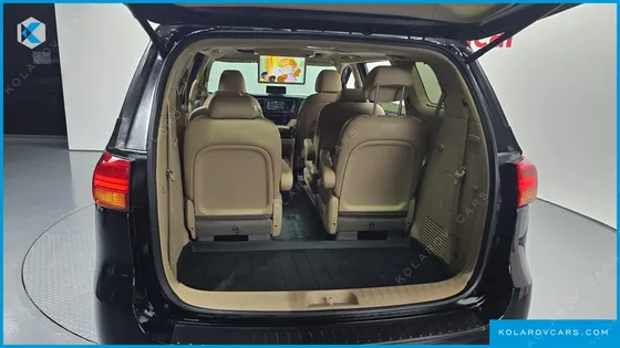 KIA CARNIVAL 9-SEATER NOBLESSE