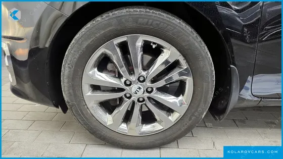 KIA CARNIVAL 9-SEATER NOBLESSE