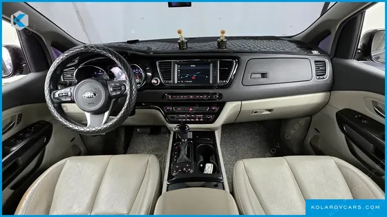 KIA CARNIVAL 9-SEATER NOBLESSE