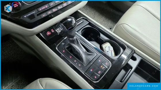 KIA CARNIVAL 9-SEATER NOBLESSE