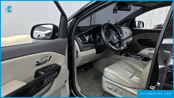 KIA CARNIVAL 9-SEATER NOBLESSE