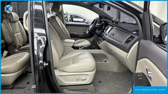KIA CARNIVAL 9-SEATER NOBLESSE
