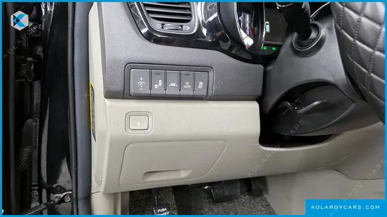 KIA CARNIVAL 9-SEATER NOBLESSE