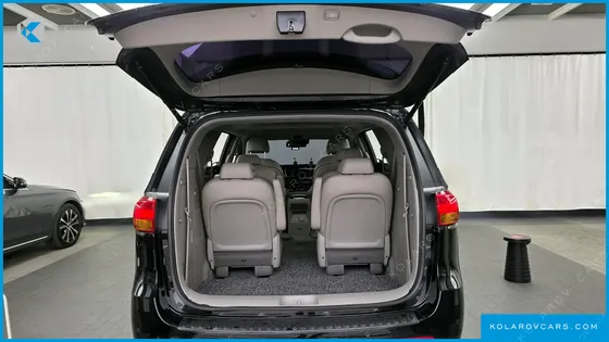 KIA CARNIVAL 9-SEATER NOBLESSE