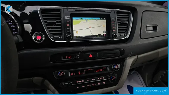 KIA CARNIVAL 9-SEATER PRESTIGE