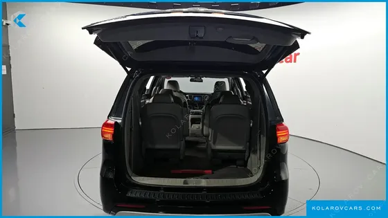 KIA CARNIVAL 9-SEATER PRESTIGE