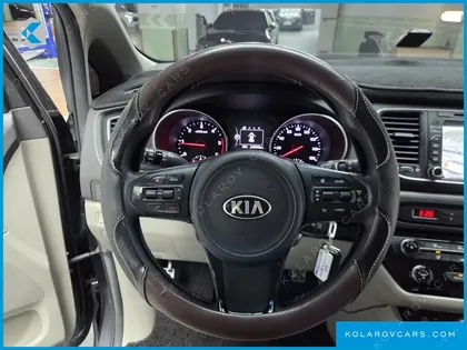 KIA CARNIVAL 11-SEATER DELUXE