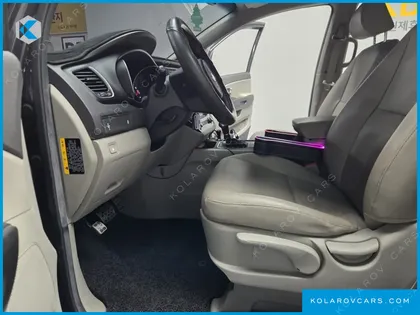 KIA CARNIVAL 11-SEATER DELUXE