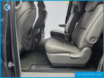 KIA CARNIVAL 11-SEATER DELUXE