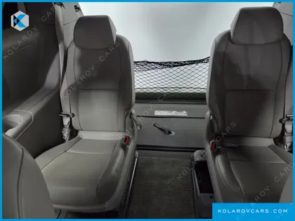 KIA CARNIVAL 11-SEATER DELUXE