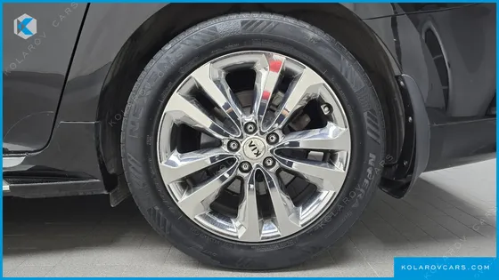 KIA CARNIVAL 9-SEATER PRESTIGE