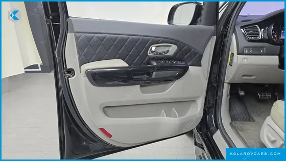 KIA CARNIVAL 9-SEATER PRESTIGE