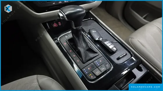 KIA CARNIVAL 9-SEATER NOBLESSE SPECIAL