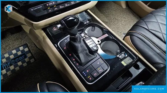 KIA CARNIVAL 9-SEATER HI-LIMOUSINE