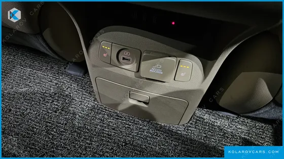 KIA CARNIVAL 9-SEATER HI-LIMOUSINE