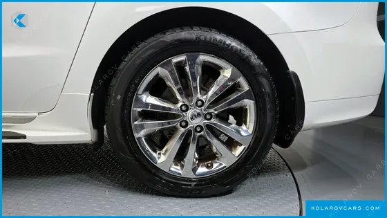 KIA CARNIVAL 9-SEATER PRESTIGE