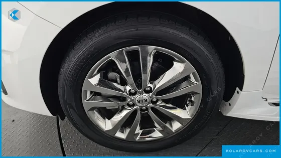 KIA CARNIVAL 9-SEATER NOBLESSE