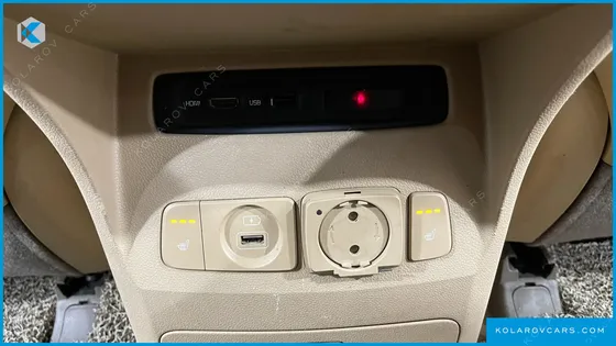 KIA CARNIVAL 9-SEATER HI-LIMOUSINE