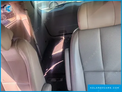 KIA CARNIVAL 7-SEATER LIMOUSINE