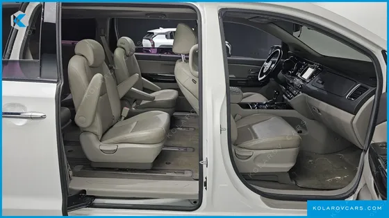 KIA CARNIVAL 9-SEATER PRESTIGE