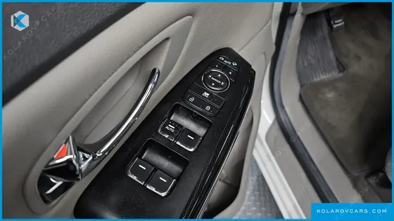 KIA CARNIVAL 9-SEATER PRESTIGE