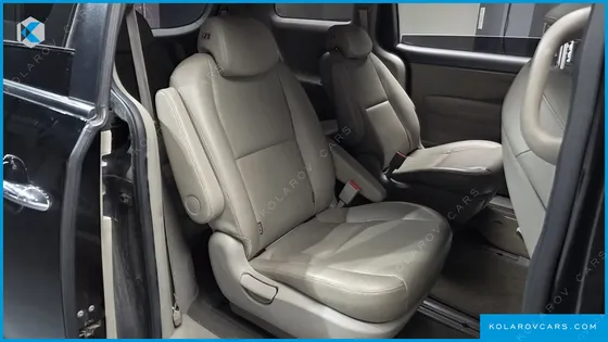 KIA CARNIVAL 9-SEATER LUXURY