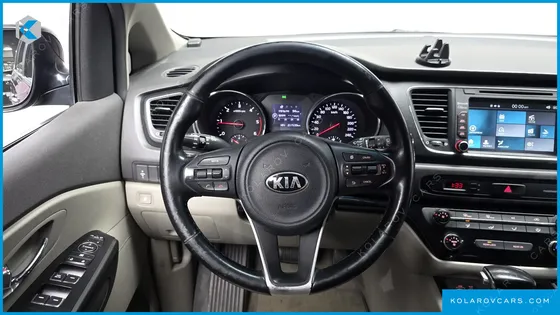 KIA CARNIVAL 9-SEATER LUXURY